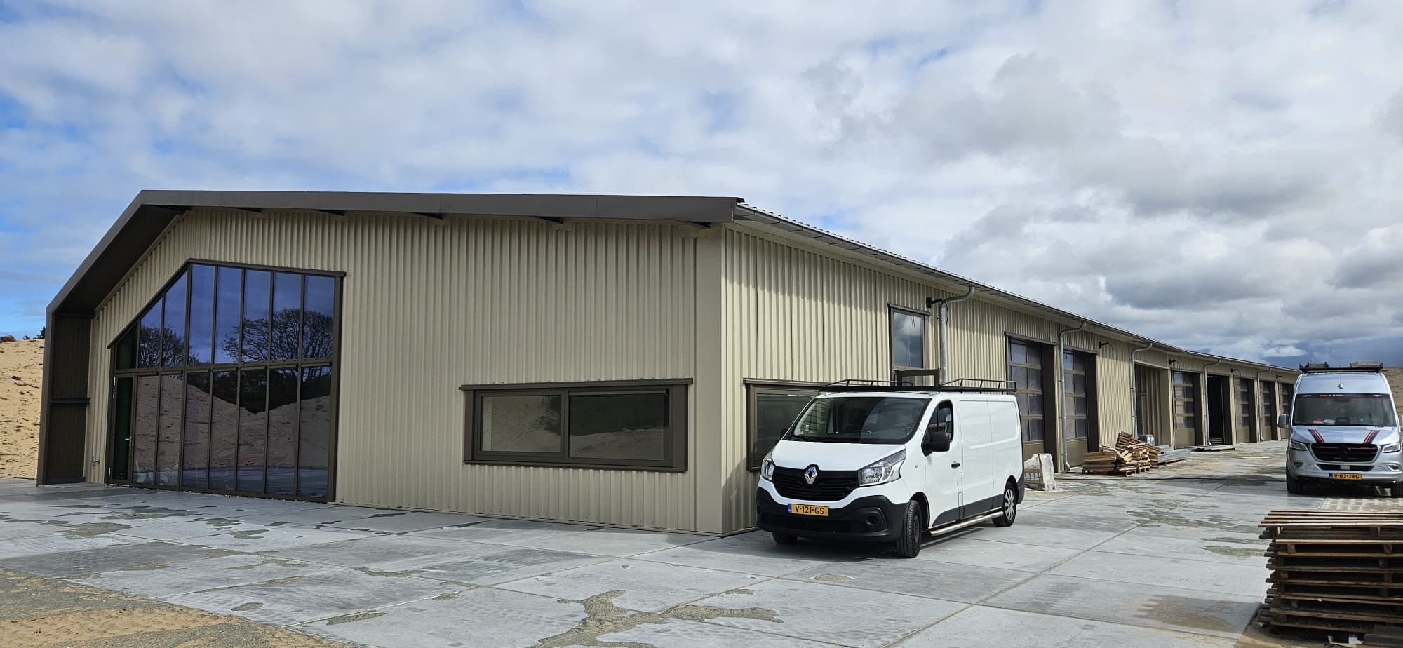 Dak- en gevelbeplating bedrijfshal Zandvoort